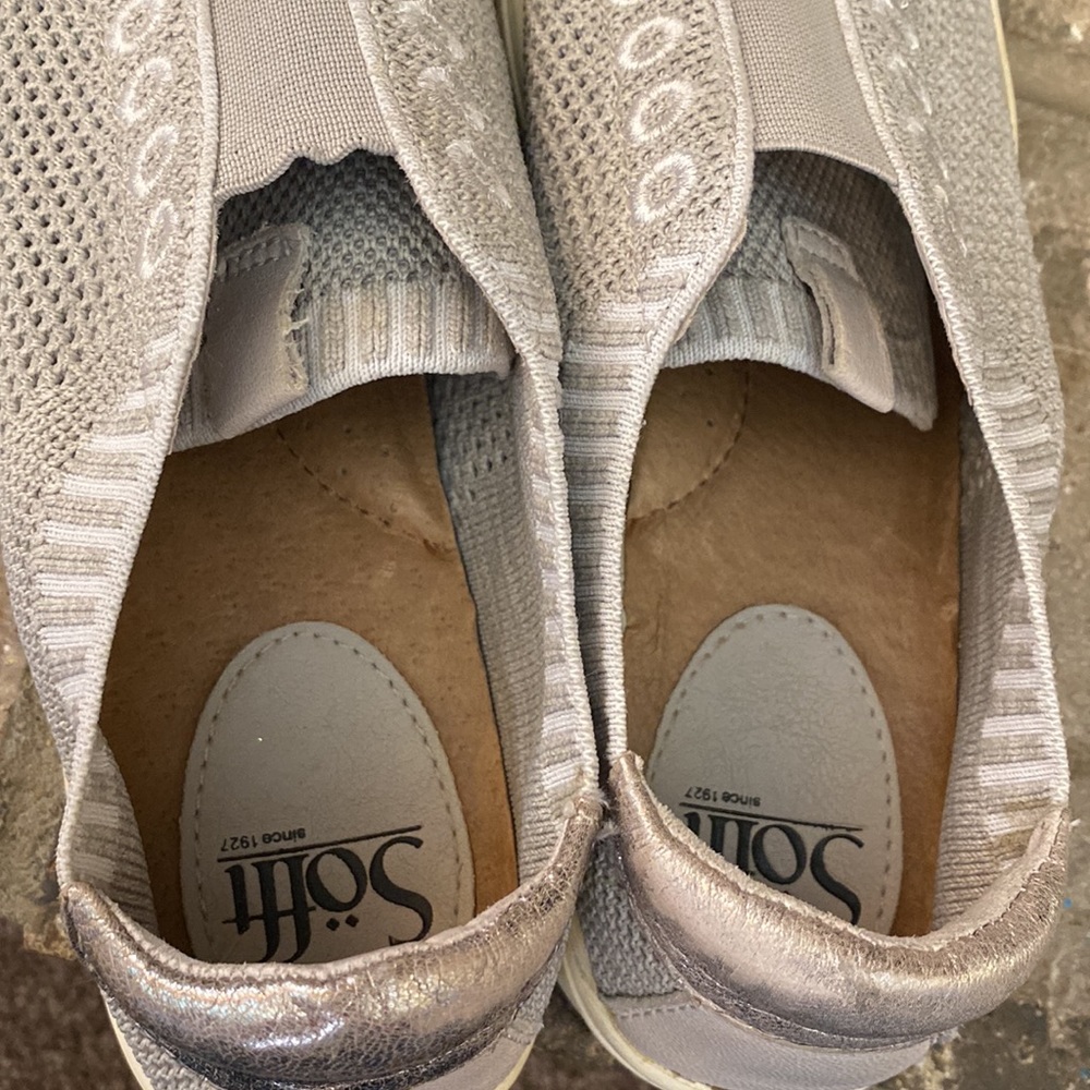 Sofft light grey slip on sneakers shoes size 7 - Picture 9 of 9
